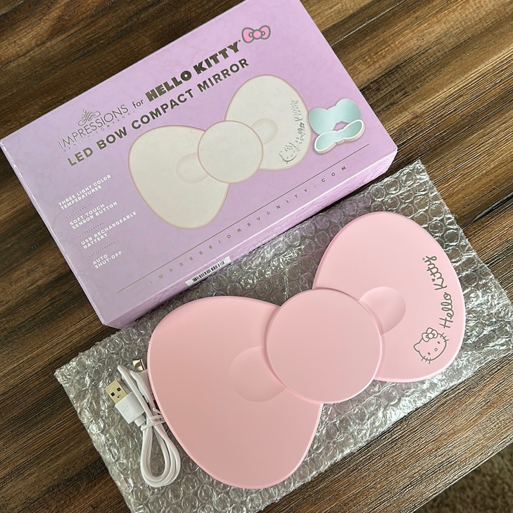 Hello Kitty Led Bow Compact Mirror